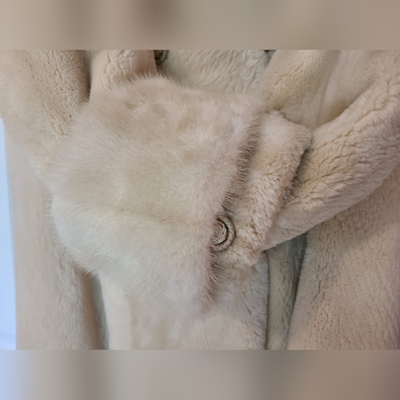 Vtg Holt Renfrew Cream Fur Coat 🤍🌴 - Picture 3 of 14